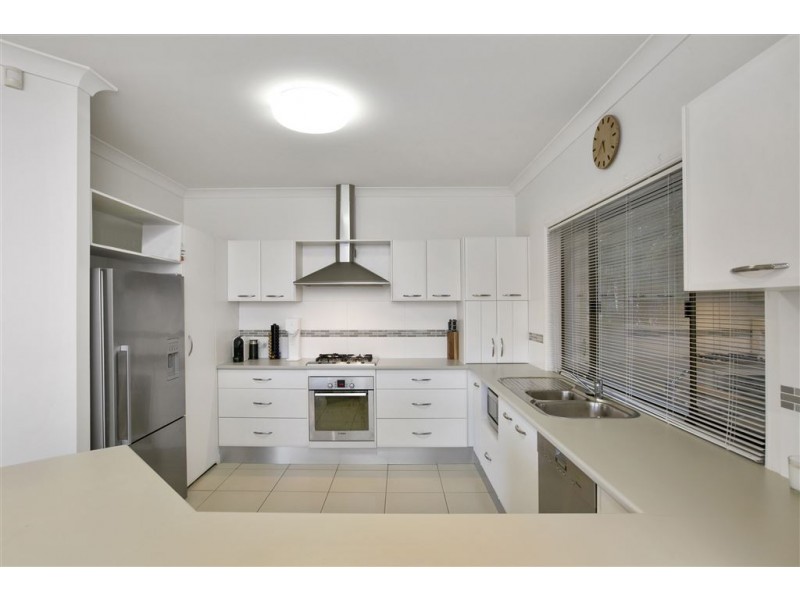 52 Waitomo Street, Broadbeach Waters QLD 4218