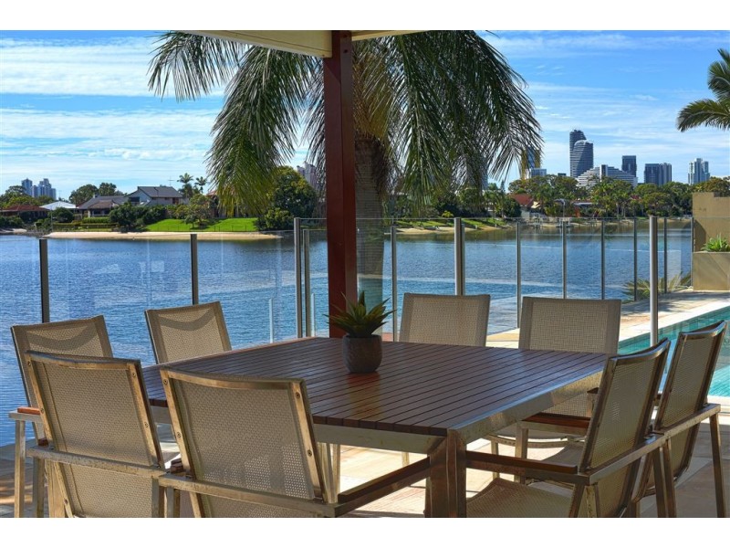 52 Waitomo Street, Broadbeach Waters QLD 4218