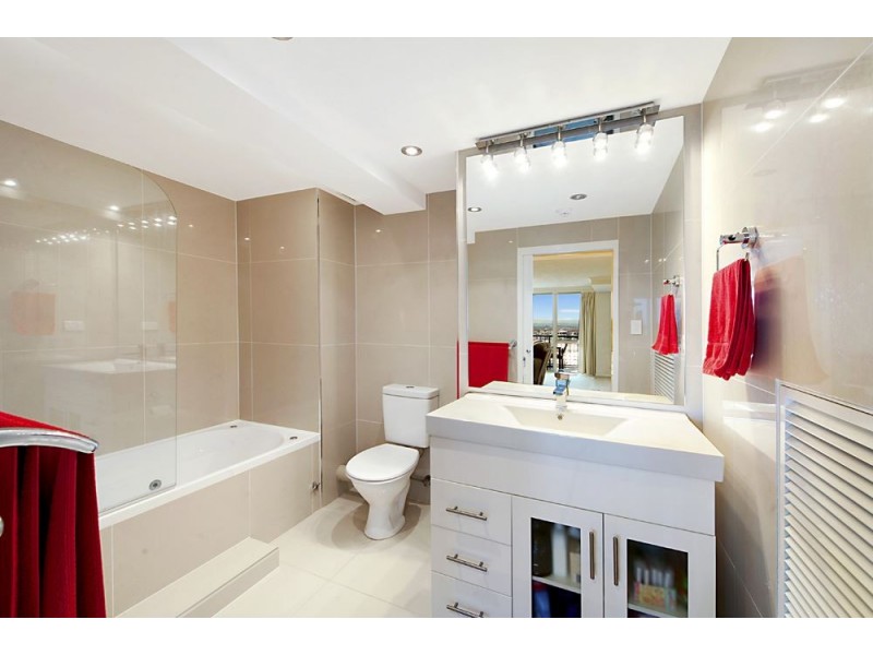 67 Ferny Avenue, Surfers Paradise QLD 4217
