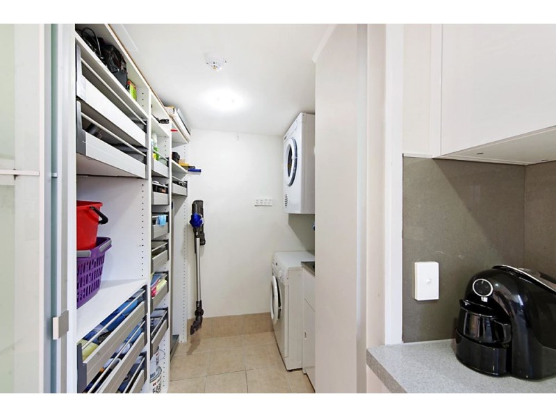 67 Ferny Avenue, Surfers Paradise QLD 4217