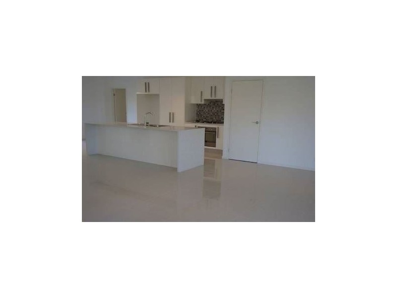 2/16 Wynflo Street, Labrador QLD 4215