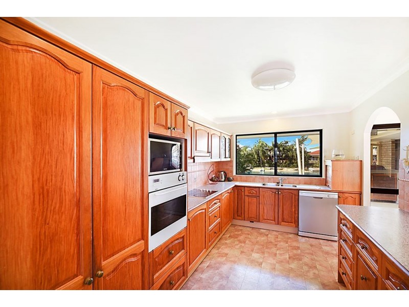 7 Conifer Crescent, Broadbeach Waters QLD 4218