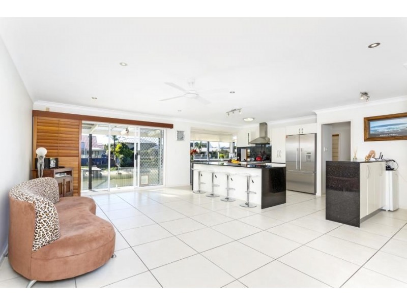 21 Goolagong Court, Broadbeach Waters QLD 4218