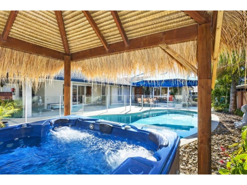 21 Goolagong Court, Broadbeach Waters QLD 4218