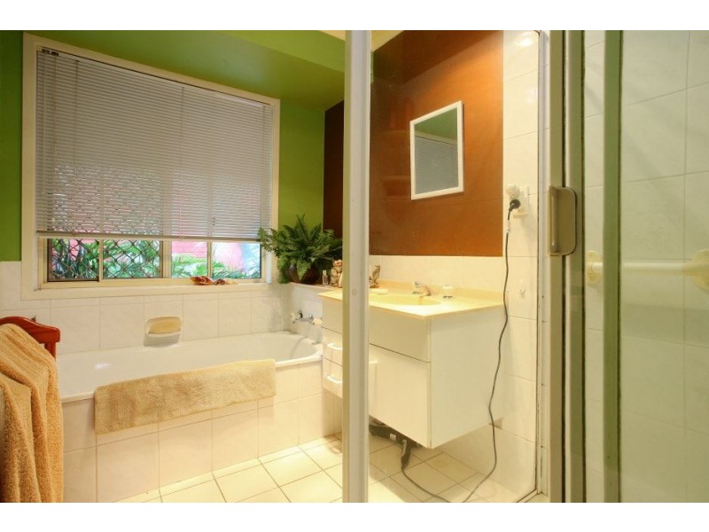 16 Cabot Court, Merrimac QLD 4226