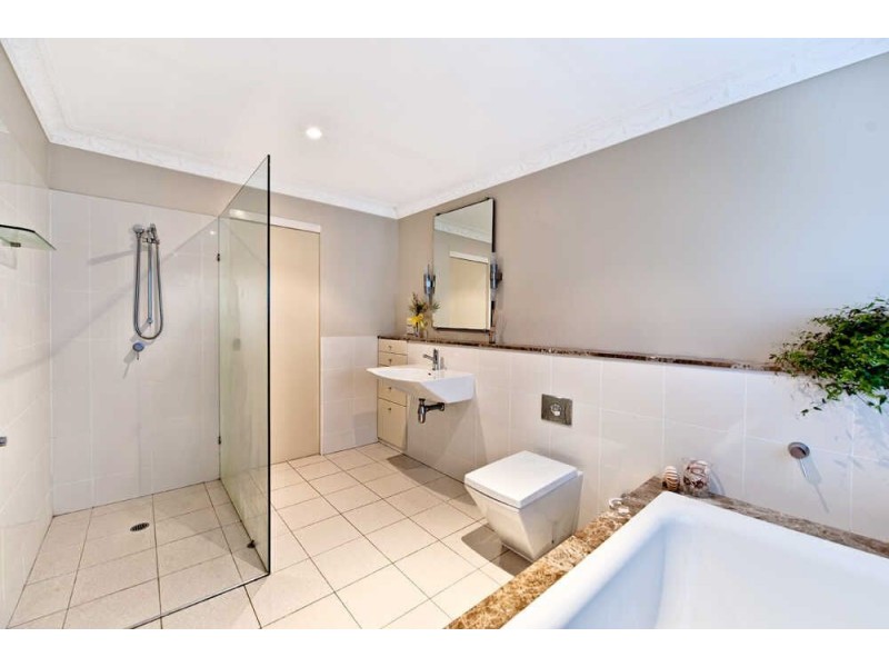 21-23 Winch Ct, Mermaid Waters QLD 4218