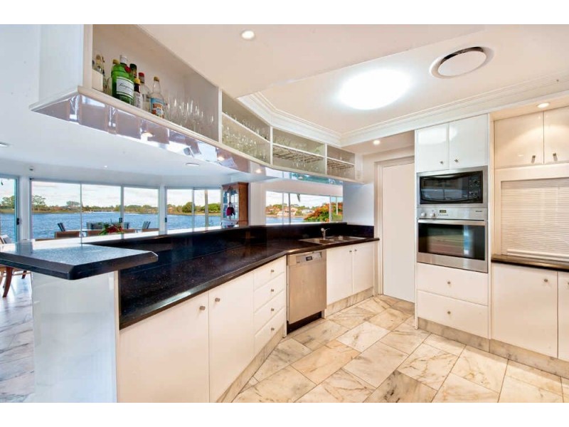 21-23 Winch Ct, Mermaid Waters QLD 4218