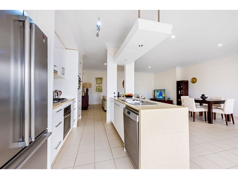 12/8 Parnoo Street, Chevron Island QLD 4217