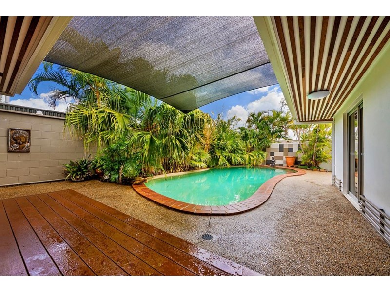 16 St Andrews Avenue, Isle Of Capri QLD 4217