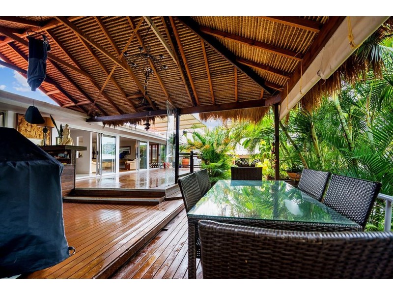 16 St Andrews Avenue, Isle Of Capri QLD 4217