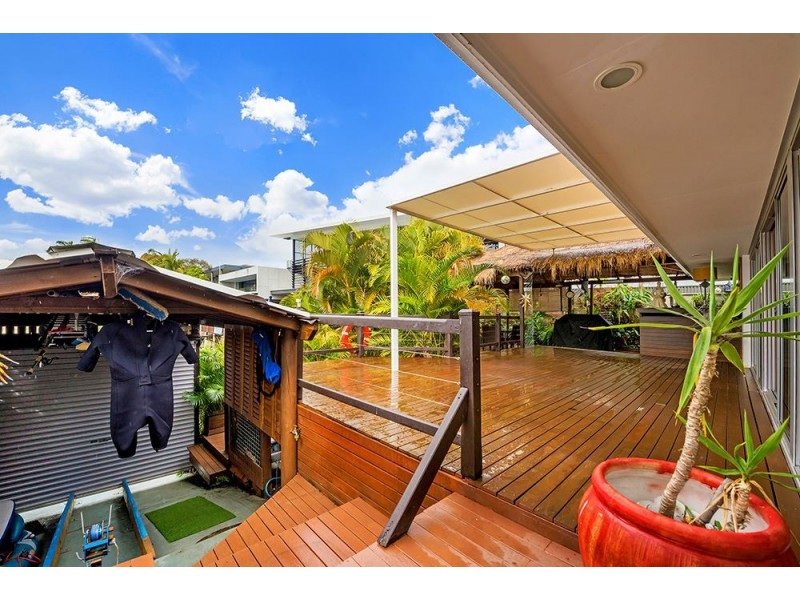 16 St Andrews Avenue, Isle Of Capri QLD 4217
