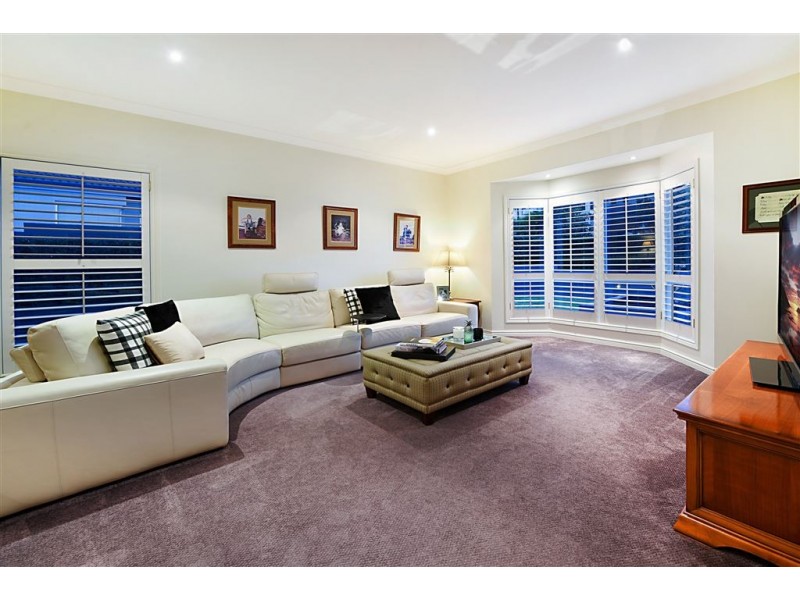 18 Canada Place, Arundel QLD 4214