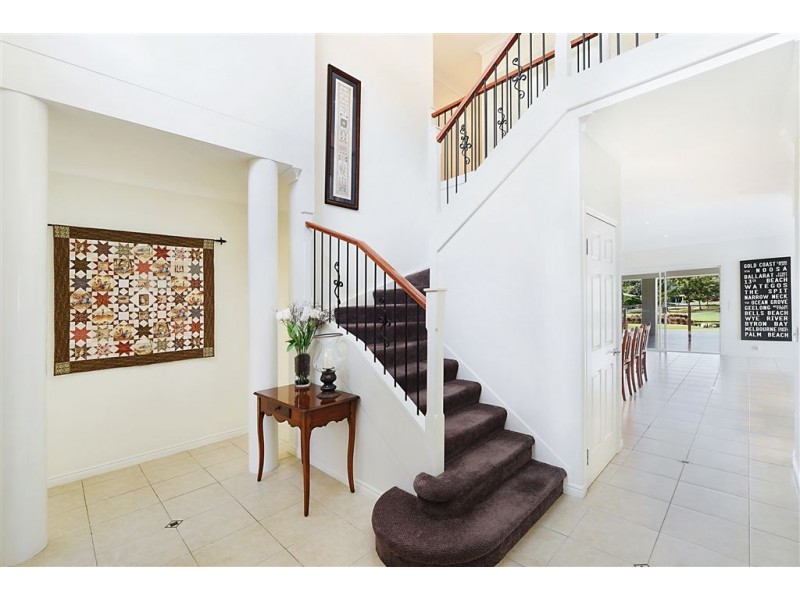 18 Canada Place, Arundel QLD 4214