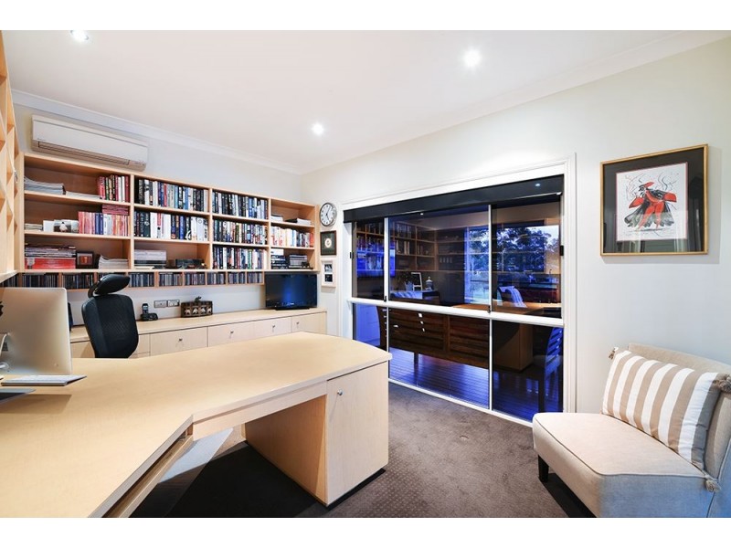 18 Canada Place, Arundel QLD 4214