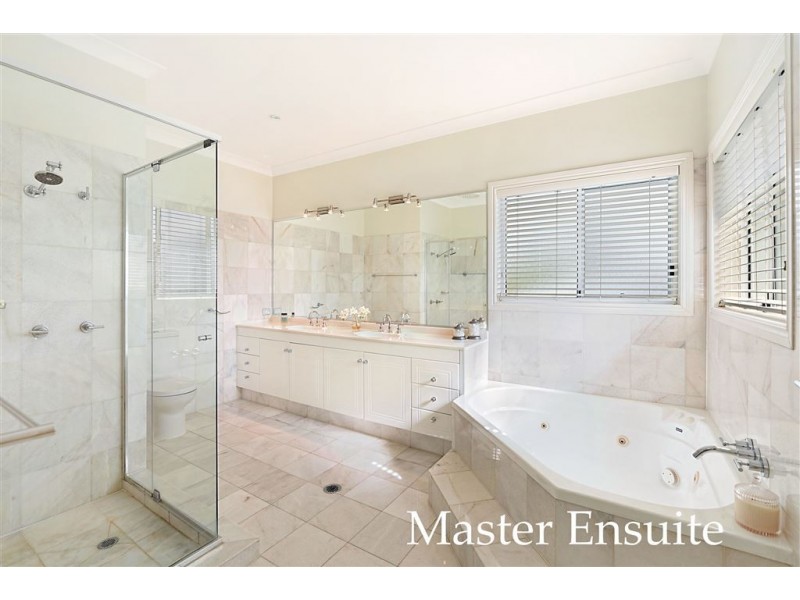 18 Canada Place, Arundel QLD 4214