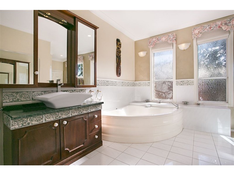 17 Firestone Court, Robina QLD 4226