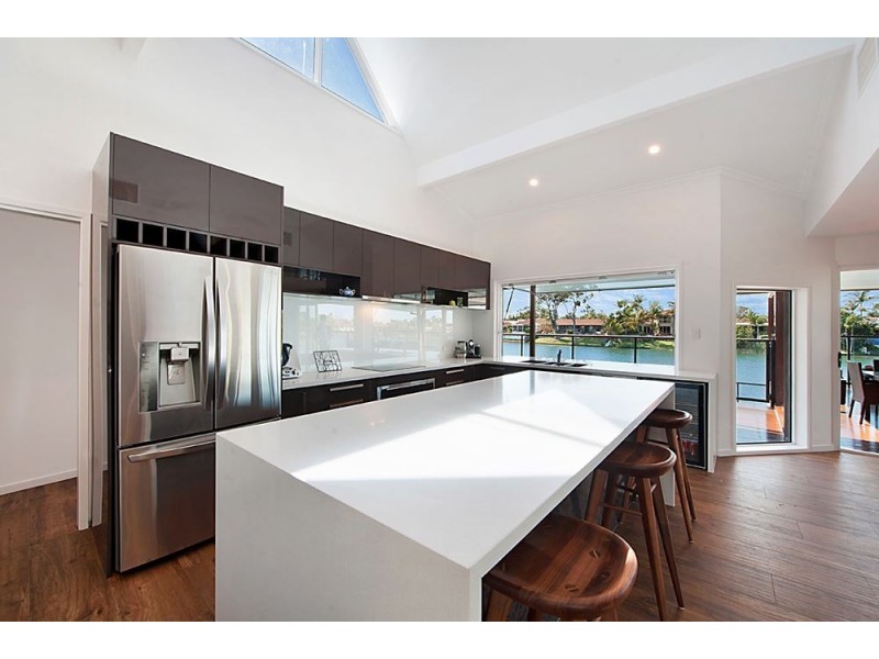 26 Peninsula Court, Mermaid Waters QLD 4218