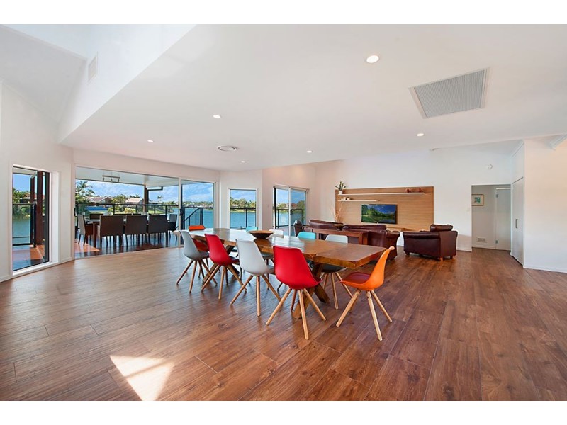 26 Peninsula Court, Mermaid Waters QLD 4218