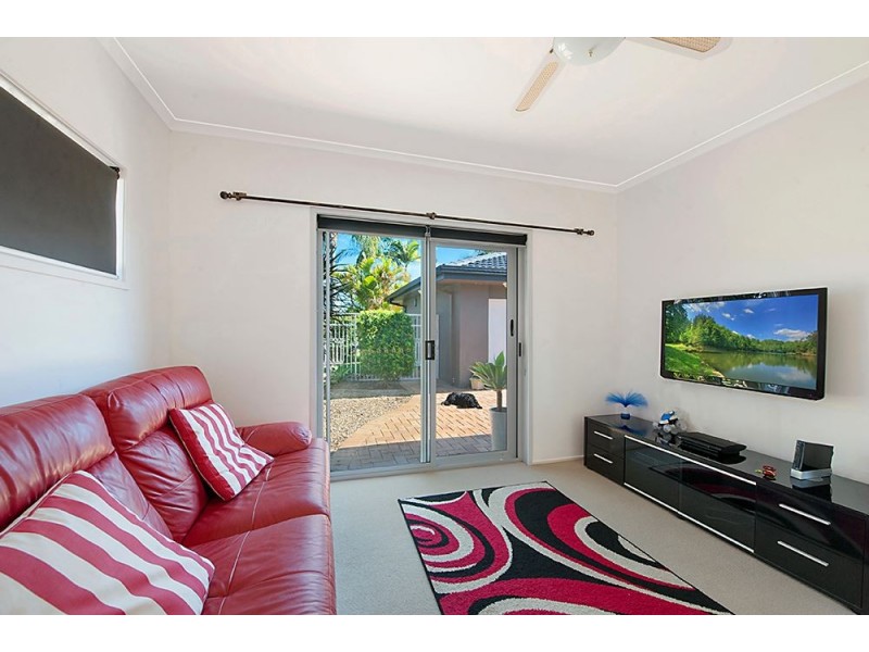 26 Peninsula Court, Mermaid Waters QLD 4218