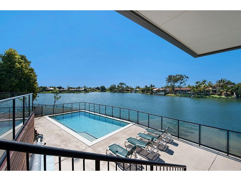 26 Peninsula Court, Mermaid Waters QLD 4218