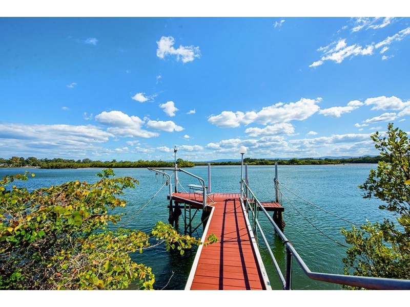 64 Tradewinds Avenue, Paradise Point QLD 4216