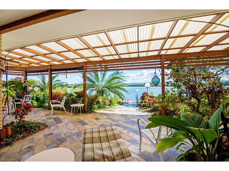 64 Tradewinds Avenue, Paradise Point QLD 4216