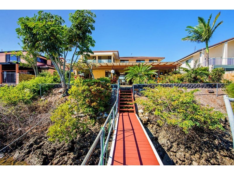 64 Tradewinds Avenue, Paradise Point QLD 4216