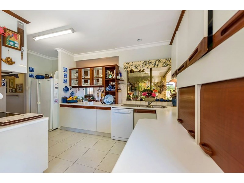 64 Tradewinds Avenue, Paradise Point QLD 4216