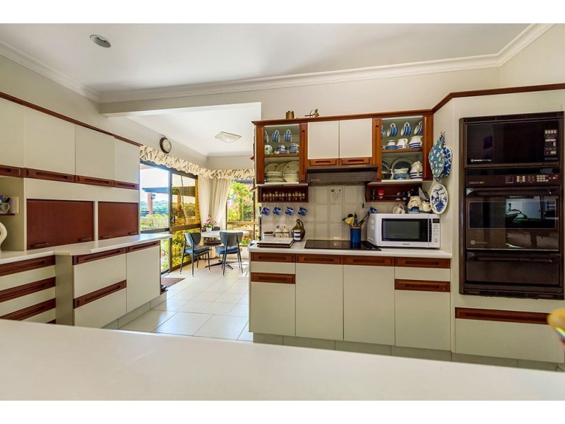 64 Tradewinds Avenue, Paradise Point QLD 4216