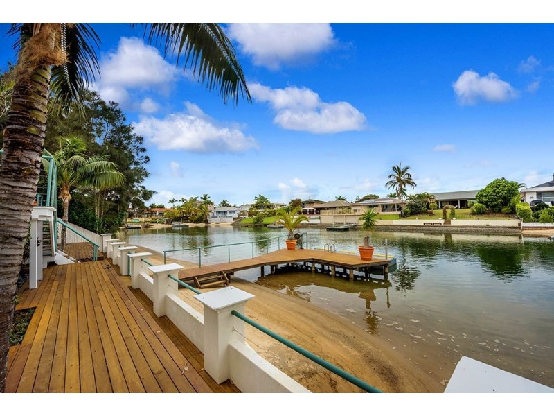 76 Salerno Street, Isle Of Capri QLD 4217