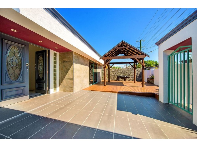 76 Salerno Street, Isle Of Capri QLD 4217