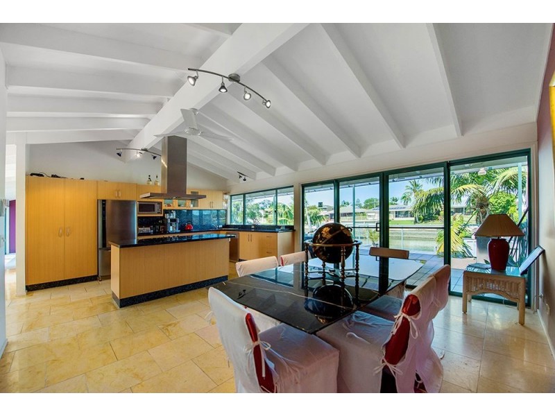 76 Salerno Street, Isle Of Capri QLD 4217