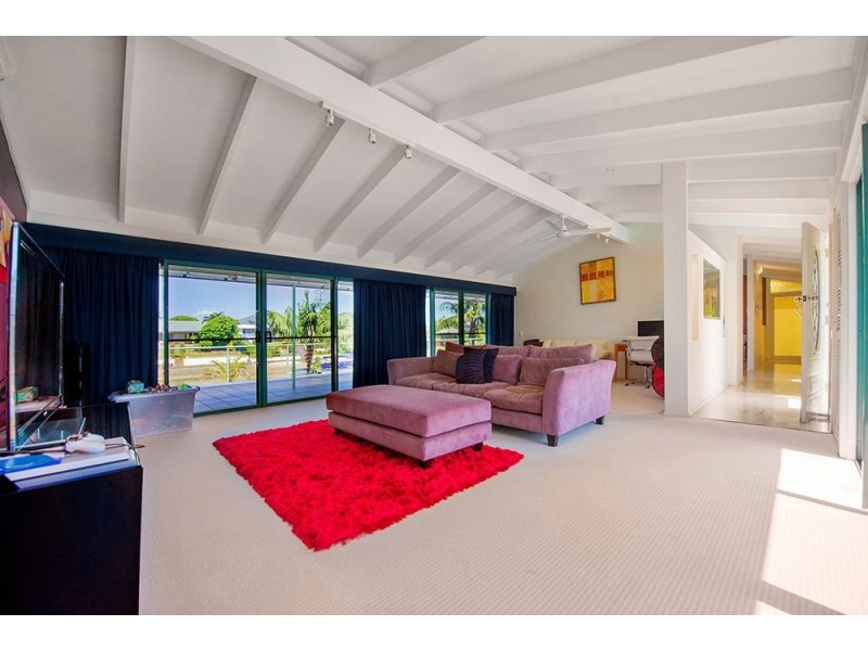 76 Salerno Street, Isle Of Capri QLD 4217