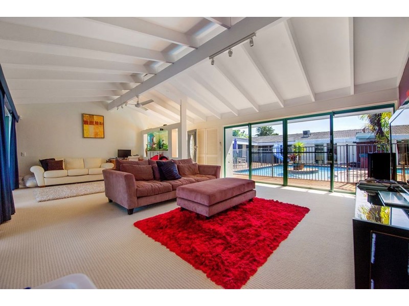 76 Salerno Street, Isle Of Capri QLD 4217