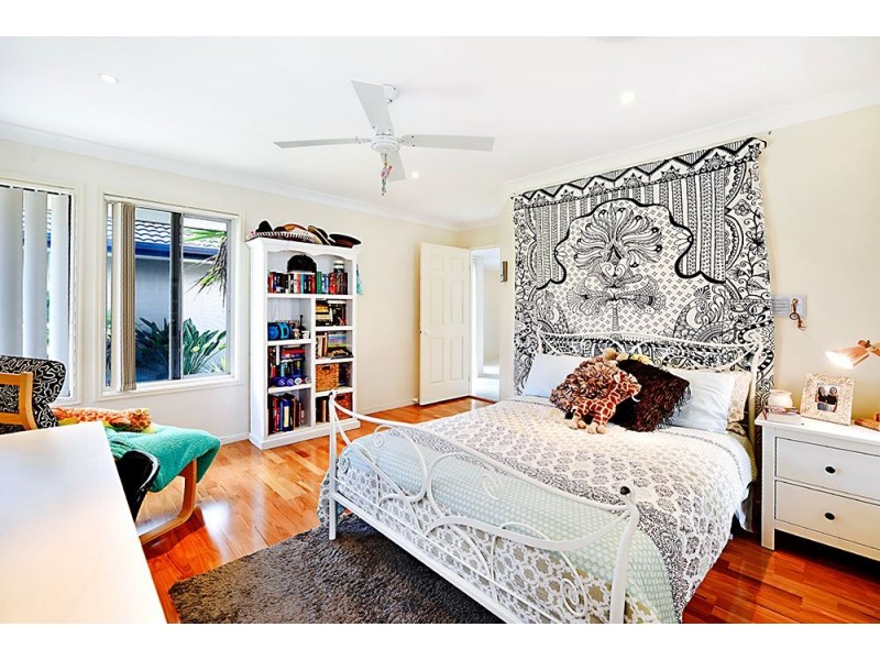 16 Canada Place, Arundel QLD 4214