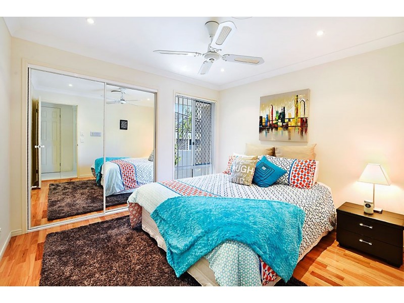 16 Canada Place, Arundel QLD 4214