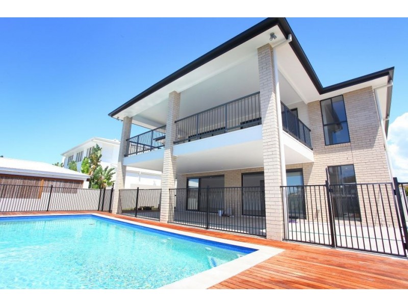 8 Seaforth Avenue, Broadbeach Waters QLD 4218