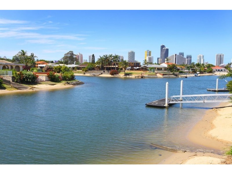 8 Seaforth Avenue, Broadbeach Waters QLD 4218