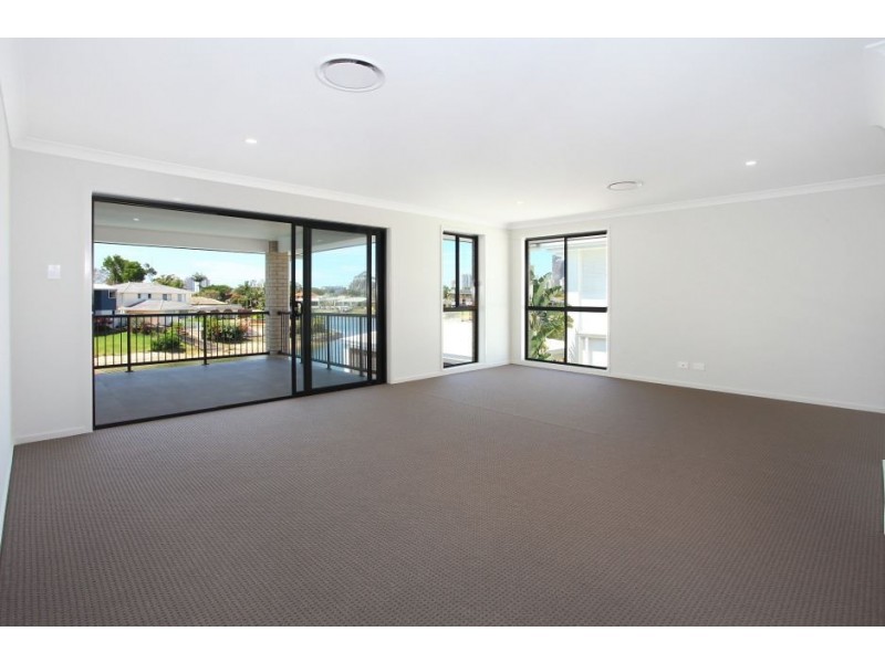 8 Seaforth Avenue, Broadbeach Waters QLD 4218