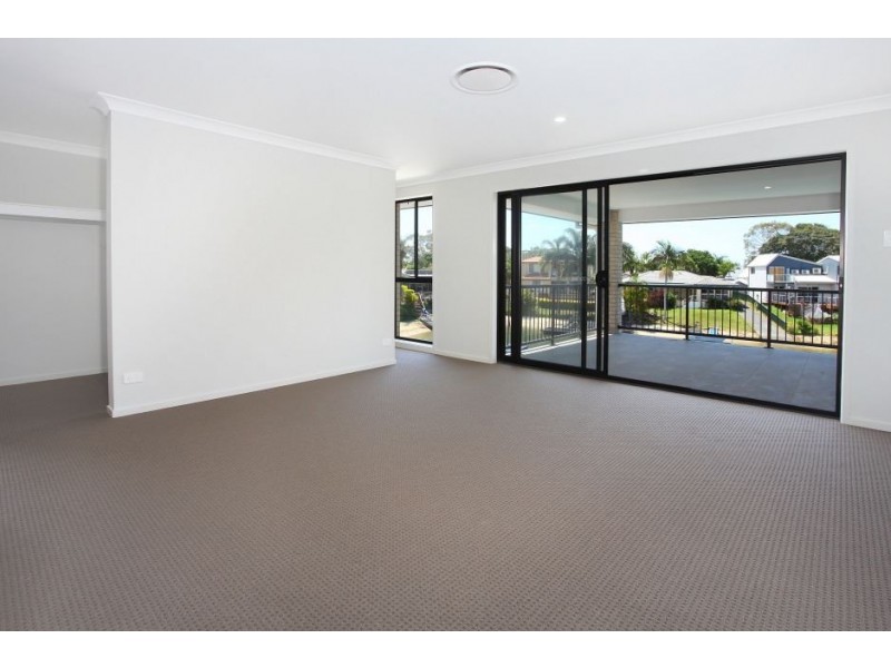8 Seaforth Avenue, Broadbeach Waters QLD 4218