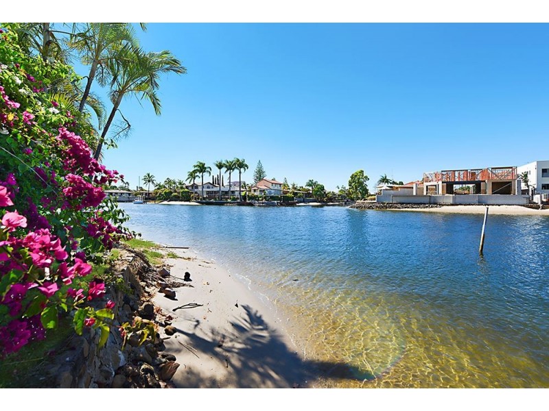 60 Clear Island Road, Broadbeach Waters QLD 4218