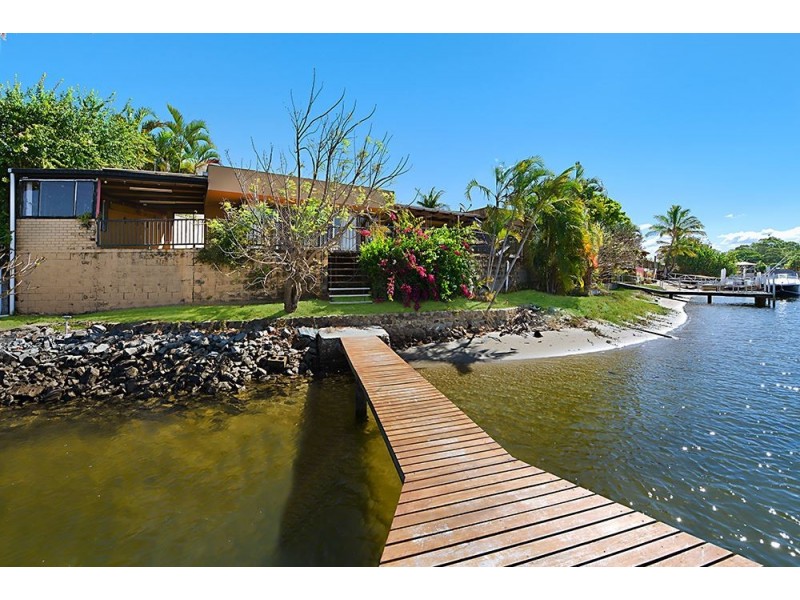 60 Clear Island Road, Broadbeach Waters QLD 4218