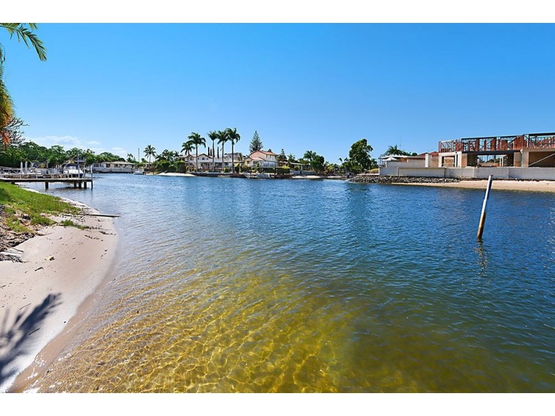 60 Clear Island Road, Broadbeach Waters QLD 4218