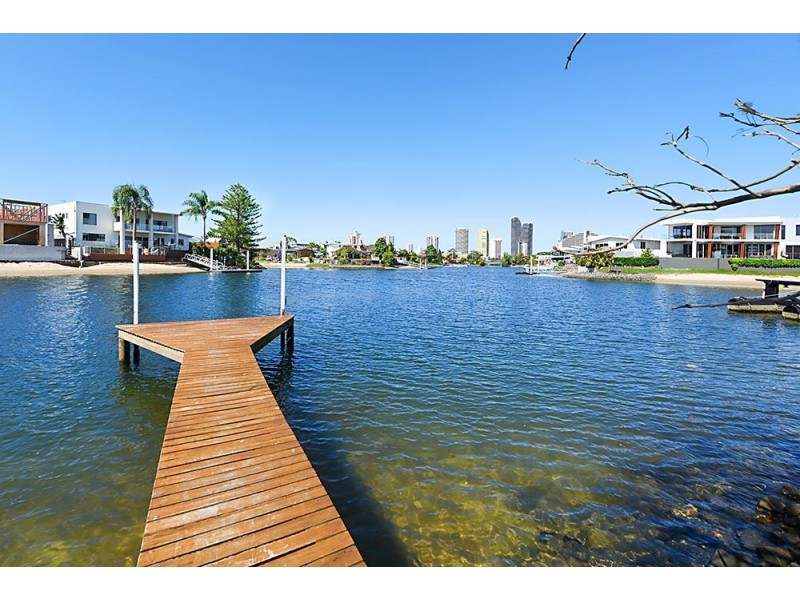60 Clear Island Road, Broadbeach Waters QLD 4218