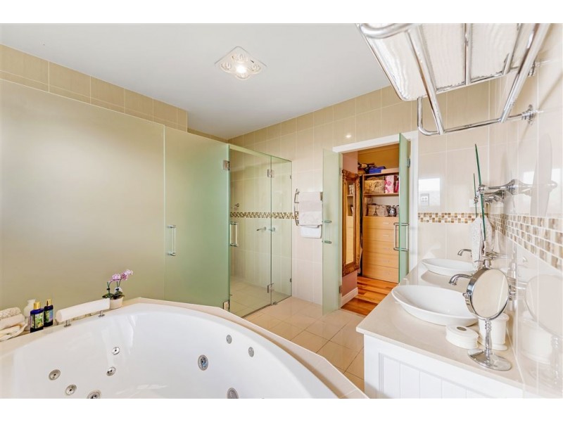 38 Whitsunday Drive, Currumbin Waters QLD 4223