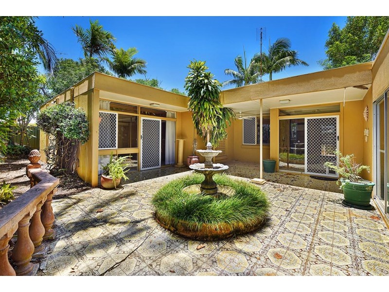 38 Allambi Avenue, Broadbeach Waters QLD 4218