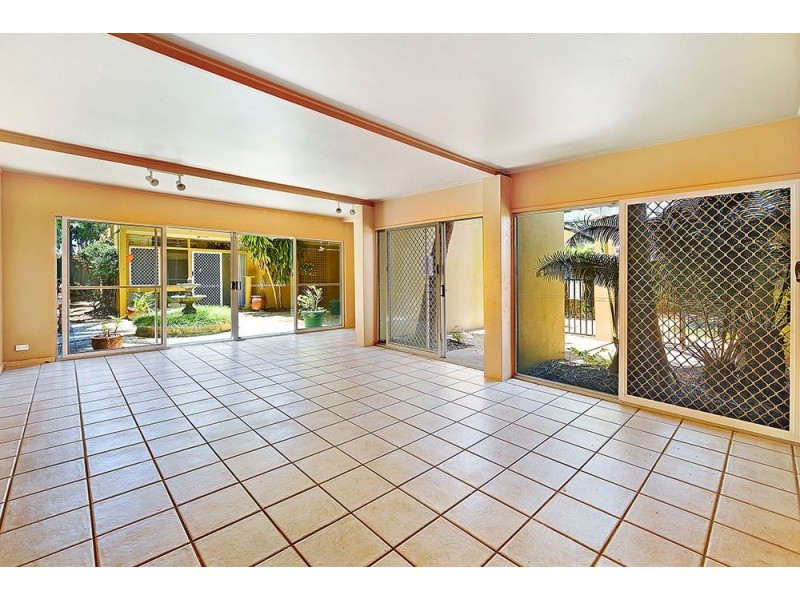 38 Allambi Avenue, Broadbeach Waters QLD 4218