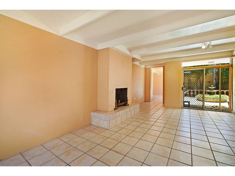 38 Allambi Avenue, Broadbeach Waters QLD 4218