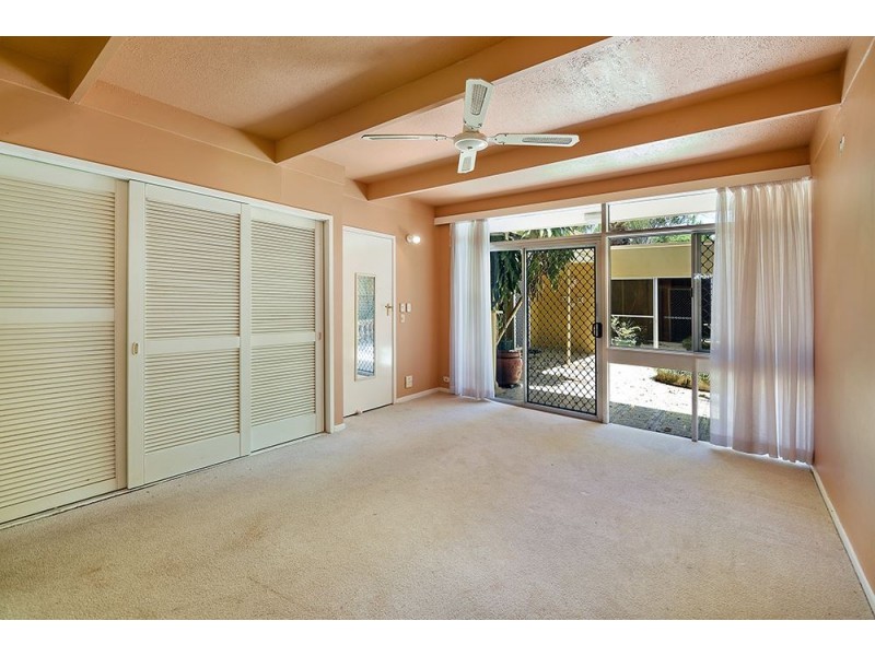 38 Allambi Avenue, Broadbeach Waters QLD 4218