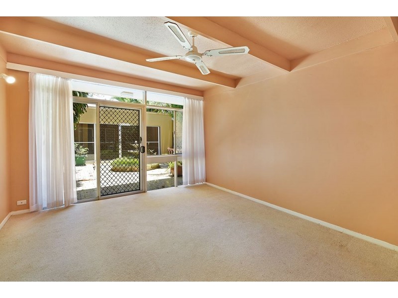 38 Allambi Avenue, Broadbeach Waters QLD 4218